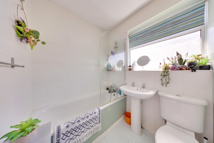 Images for Barnesdale Crescent, Orpington EAID:11e514c9f7e99906cb8dd0ceb0e9edcf BID:1