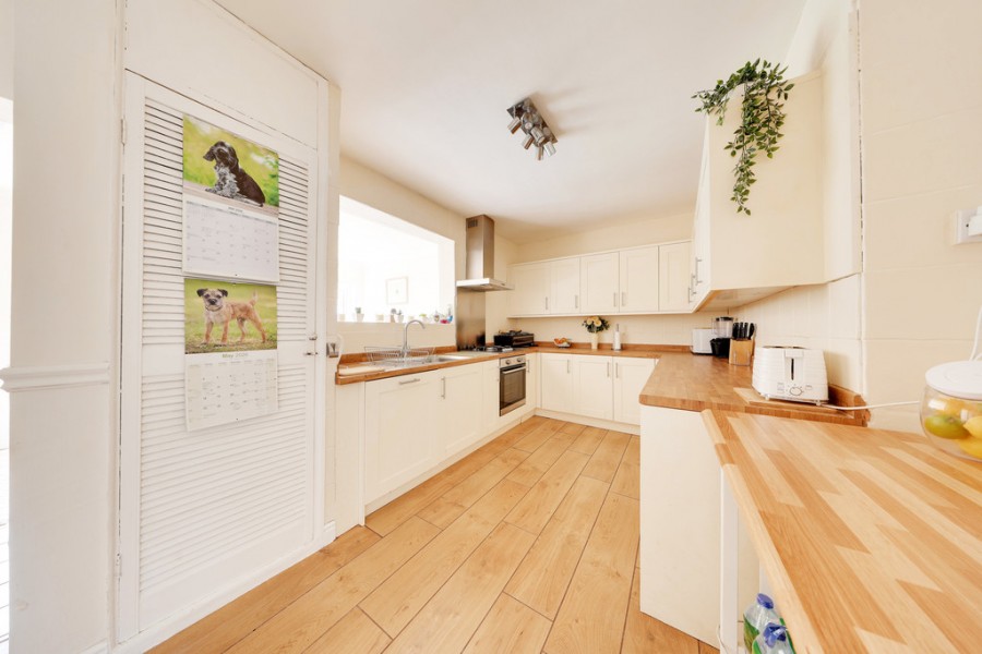 Images for Broomwood Road, Orpington EAID:11e514c9f7e99906cb8dd0ceb0e9edcf BID:1