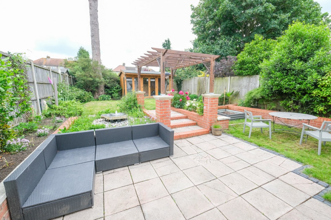 Images for Derry Downs, Orpington EAID:11e514c9f7e99906cb8dd0ceb0e9edcf BID:1
