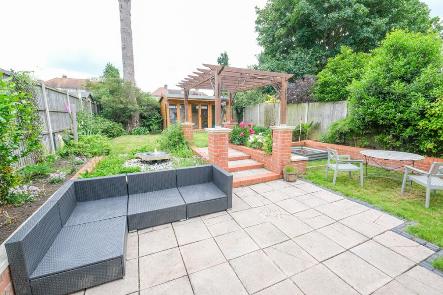 Images for Derry Downs, Orpington EAID:11e514c9f7e99906cb8dd0ceb0e9edcf BID:1