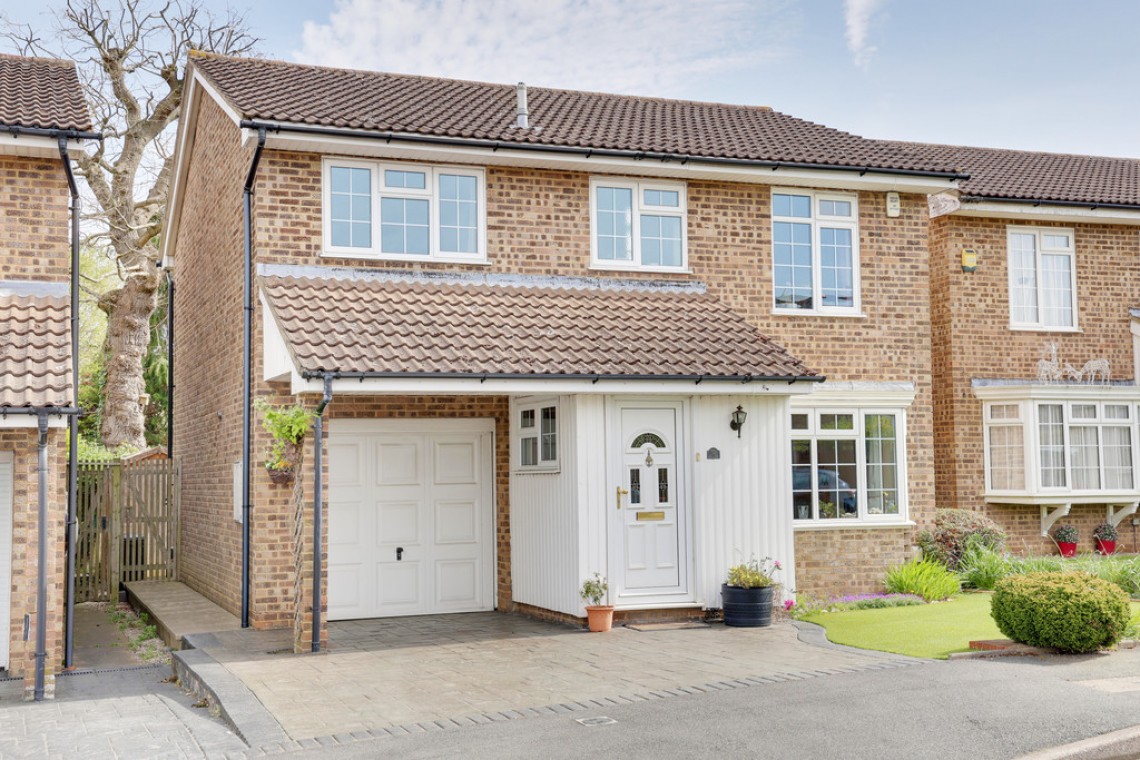 Images for Burlington Close, Orpington EAID:11e514c9f7e99906cb8dd0ceb0e9edcf BID:1