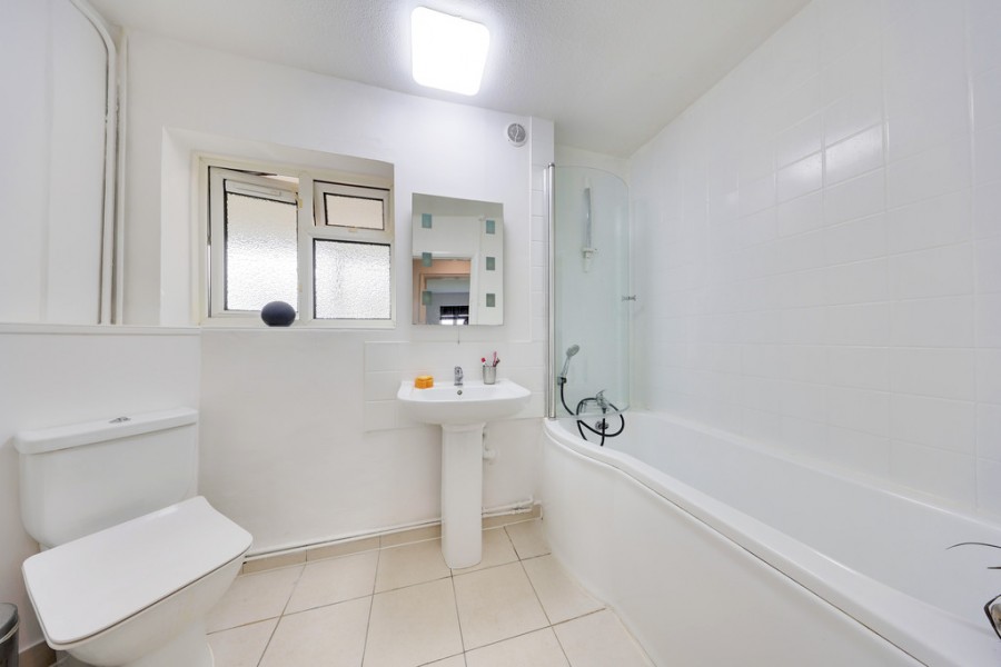 Images for Lullingstone Crescent, Orpington EAID:11e514c9f7e99906cb8dd0ceb0e9edcf BID:1