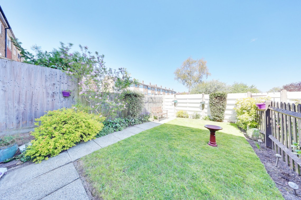 Images for Place Farm Avenue, Orpington EAID:11e514c9f7e99906cb8dd0ceb0e9edcf BID:1