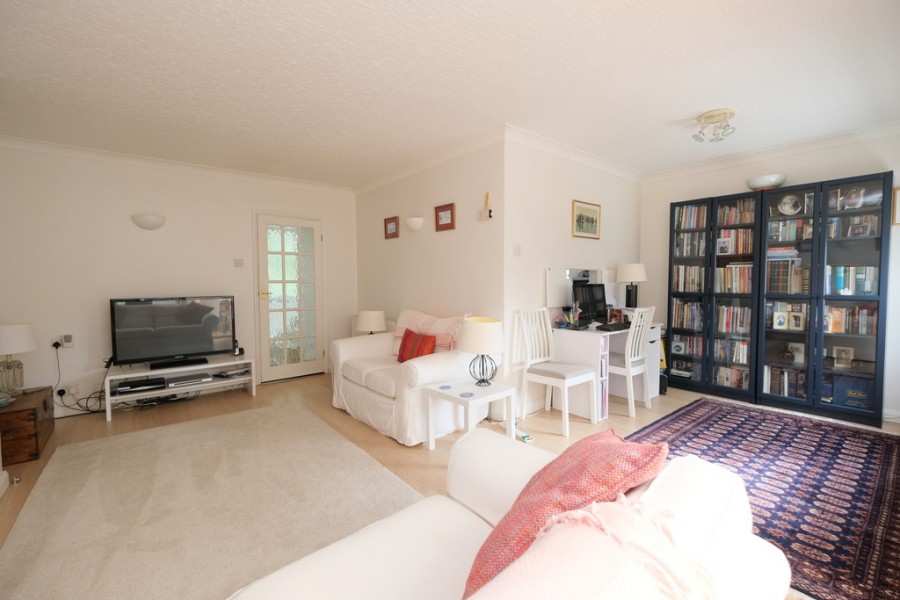 Images for Crown Close, Orpington EAID:11e514c9f7e99906cb8dd0ceb0e9edcf BID:1