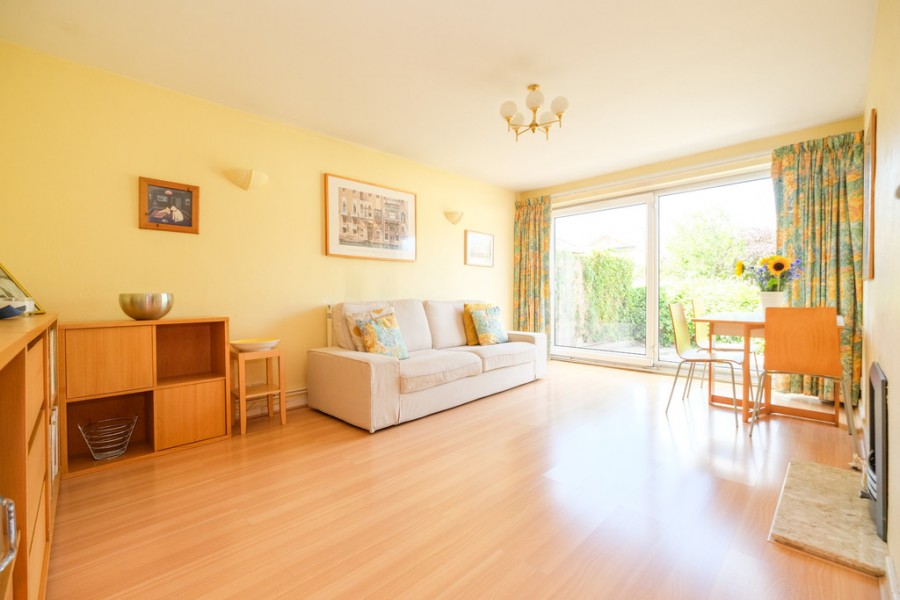 Images for High Street, Farnborough EAID:11e514c9f7e99906cb8dd0ceb0e9edcf BID:1