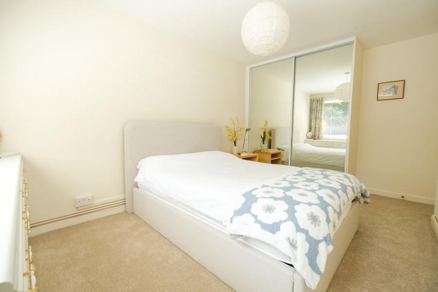 Images for High Street, Farnborough EAID:11e514c9f7e99906cb8dd0ceb0e9edcf BID:1