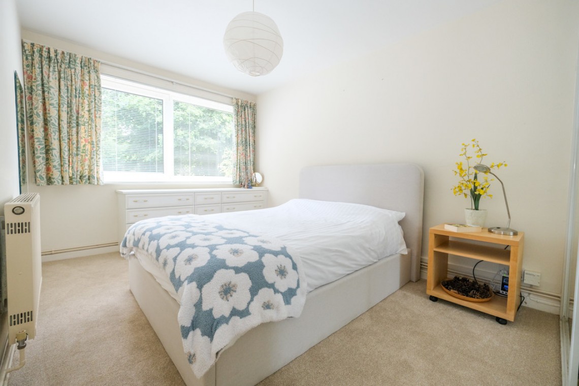 Images for High Street, Farnborough EAID:11e514c9f7e99906cb8dd0ceb0e9edcf BID:1