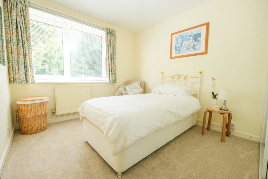 Images for High Street, Farnborough EAID:11e514c9f7e99906cb8dd0ceb0e9edcf BID:1