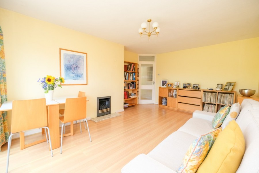 Images for High Street, Farnborough EAID:11e514c9f7e99906cb8dd0ceb0e9edcf BID:1