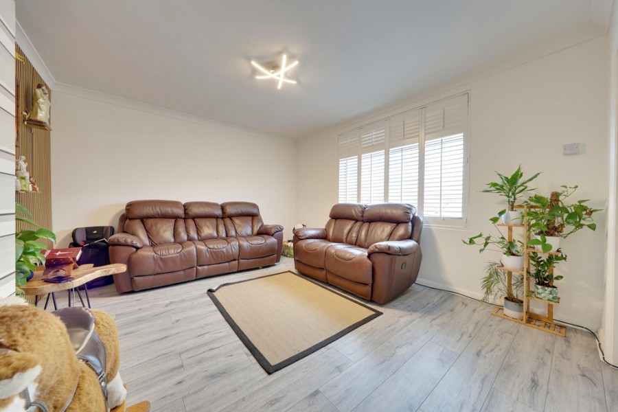 Images for Broomwood Road, Orpington EAID:11e514c9f7e99906cb8dd0ceb0e9edcf BID:1