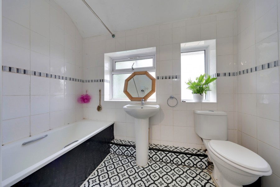 Images for Broomwood Road, Orpington EAID:11e514c9f7e99906cb8dd0ceb0e9edcf BID:1