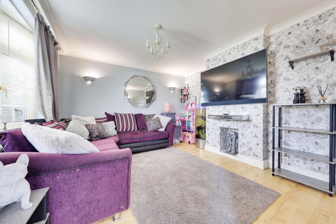 Images for Lullingstone Crescent, Orpington EAID:11e514c9f7e99906cb8dd0ceb0e9edcf BID:1